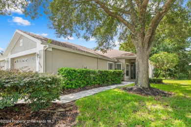 Discover easy living in this charming 2-bedroom, 2-bathroom on Silverthorn Country Club in Florida - for sale on GolfHomes.com, golf home, golf lot