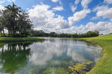 METICULOUSLY RENOVATED TO THE STUDS. ENJOY CONCIERGE STYLE on Jupiter Hills Club in Florida - for sale on GolfHomes.com, golf home, golf lot