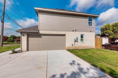 Stunning New Construction Home with Golf Course Views

This on Cedar Crest Golf Course in Texas - for sale on GolfHomes.com, golf home, golf lot