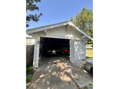 This home is ready for it's next family!  Very comfortable, 4 on Eureka Country Club in Kansas - for sale on GolfHomes.com, golf home, golf lot