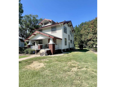 This home is ready for it's next family!  Very comfortable, 4 on Eureka Country Club in Kansas - for sale on GolfHomes.com, golf home, golf lot