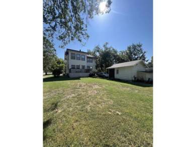 This home is ready for it's next family!  Very comfortable, 4 on Eureka Country Club in Kansas - for sale on GolfHomes.com, golf home, golf lot