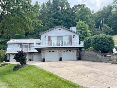Welcome to 411 E. Mohawk Dr., Malvern. Nestled in the private on Lake Mohawk Golf Club in Ohio - for sale on GolfHomes.com, golf home, golf lot