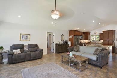 Impeccable 3BR, 2BA, 1647 SF home on a spacious 0.44-acre corner on Lake Shastina Golf Course in California - for sale on GolfHomes.com, golf home, golf lot