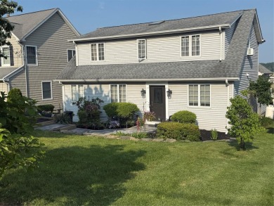 MOTIVATED SELLER, BRING ALL OFFERS: Location- location! Welcome on Crab Meadow Golf Course in New York - for sale on GolfHomes.com, golf home, golf lot