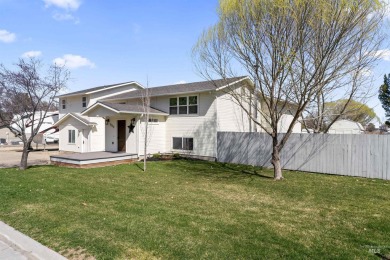 Rare find, tons of upgrades. Master bedroom/bathroom remodeled on Falcon Crest Golf Club in Idaho - for sale on GolfHomes.com, golf home, golf lot