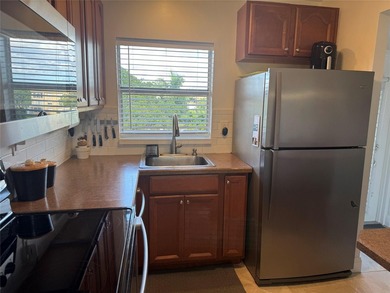 PRICE TO SELL. Very beautiful one bedroom, one bath in sunrise on Sunrise Lakes Phase III in Florida - for sale on GolfHomes.com, golf home, golf lot