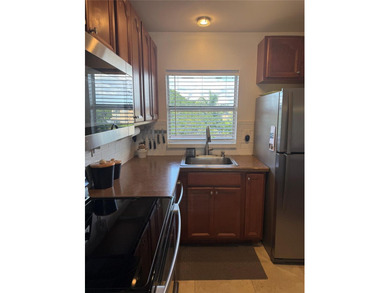 PRICE TO SELL. Very beautiful one bedroom, one bath in sunrise on Sunrise Lakes Phase III in Florida - for sale on GolfHomes.com, golf home, golf lot