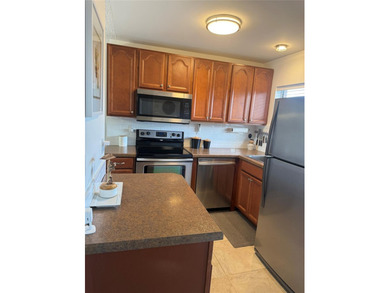 PRICE TO SELL. Very beautiful one bedroom, one bath in sunrise on Sunrise Lakes Phase III in Florida - for sale on GolfHomes.com, golf home, golf lot