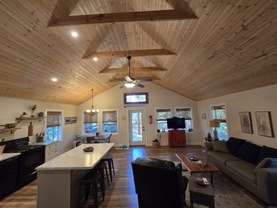 Cozy cabin for the perfect weekend retreat on Greers Ferry Lake on Tannenbaum Golf Club in Arkansas - for sale on GolfHomes.com, golf home, golf lot