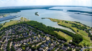 Golf, Beach and Backyard Bliss in this Stewart Peninsula home on Stewart Peninsula Golf Course in Texas - for sale on GolfHomes.com, golf home, golf lot