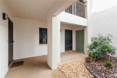 Beautifully updated and move-in ready 2-bedroom, 2-bath on Capri Isle Golf Club in Florida - for sale on GolfHomes.com, golf home, golf lot