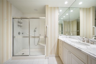 Beautiful FULLY FURNISHED 2/2 condo w/office. Ground floor (no on Oak Harbor Country Club in Florida - for sale on GolfHomes.com, golf home, golf lot