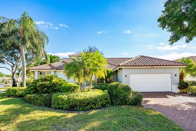 Beautifully maintained 3BR/3BA + Florida room home on a spacious on Aberdeen Golf and Country Club in Florida - for sale on GolfHomes.com, golf home, golf lot
