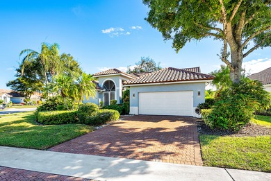 Beautifully maintained 3BR/3BA + Florida room home on a spacious on Aberdeen Golf and Country Club in Florida - for sale on GolfHomes.com, golf home, golf lot