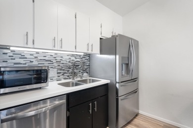 Beautifully remodeled one-story townhome in prime Horseshoe Bay on Slick Rock Golf Course - Horseshoe Bay in Texas - for sale on GolfHomes.com, golf home, golf lot