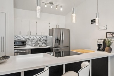 Beautifully remodeled one-story townhome in prime Horseshoe Bay on Slick Rock Golf Course - Horseshoe Bay in Texas - for sale on GolfHomes.com, golf home, golf lot