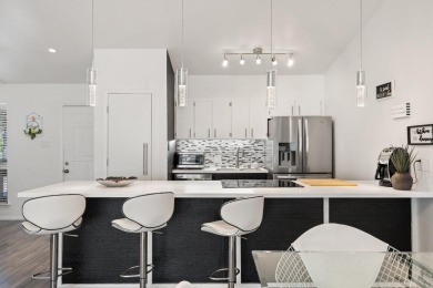 Beautifully remodeled one-story townhome in prime Horseshoe Bay on Slick Rock Golf Course - Horseshoe Bay in Texas - for sale on GolfHomes.com, golf home, golf lot