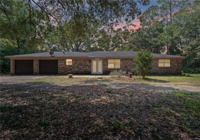 USDA Eligible!! Great bones, Extra large lot (.9 of an acre) on Magnolia Grove Golf Club in Alabama - for sale on GolfHomes.com, golf home, golf lot