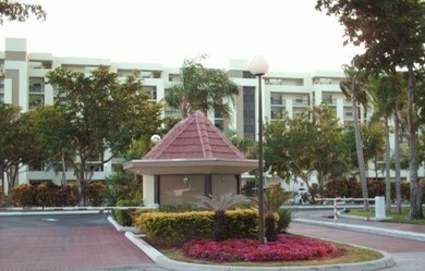 Recently updated 2 BD 2 BA Condo Unit on  in Florida - for sale on GolfHomes.com, golf home, golf lot