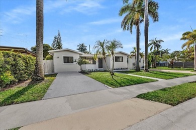 Stunning, large 5 bedrooms, 3 bathroom, in a special area on Hollywood Beach Golf and Country Club in Florida - for sale on GolfHomes.com, golf home, golf lot