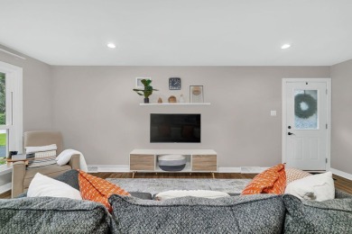 ABOUT THIS HOME: This beautifully renovated home offers on Ravisloe Country Club in Illinois - for sale on GolfHomes.com, golf home, golf lot