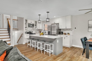 ABOUT THIS HOME: This beautifully renovated home offers on Ravisloe Country Club in Illinois - for sale on GolfHomes.com, golf home, golf lot