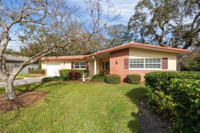 Presenting A Polished Retreat in Fairway Estates! 
A welcoming on The Dunedin Country Club in Florida - for sale on GolfHomes.com, golf home, golf lot