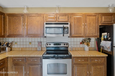 Leisure Village West- This 2 bedroom, 2 bath home is located on Leisure Village West Assoc. in New Jersey - for sale on GolfHomes.com, golf home, golf lot