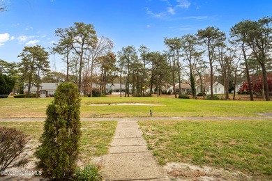 Leisure Village West- This 2 bedroom, 2 bath home is located on Leisure Village West Assoc. in New Jersey - for sale on GolfHomes.com, golf home, golf lot