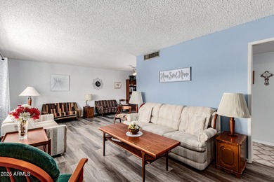 ***FREE SOLAR!!!...SINGLE STORY...MOVE-IN READY...MINT CONDITION on Sun City Lakes West and East in Arizona - for sale on GolfHomes.com, golf home, golf lot