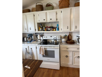 -Updated Bathroom- -Large Rooms- -Great Lot- -Golf Cart on Sebring Lakeside Golf Resort in Florida - for sale on GolfHomes.com, golf home, golf lot