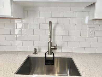 Beautiful remodeled 2 bedroom. New kitchen- new appliances - on Kings Point Golf -Flanders Way in Florida - for sale on GolfHomes.com, golf home, golf lot