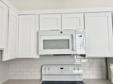 Beautiful remodeled 2 bedroom. New kitchen- new appliances - on Kings Point Golf -Flanders Way in Florida - for sale on GolfHomes.com, golf home, golf lot