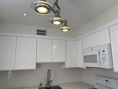 Beautiful remodeled 2 bedroom. New kitchen- new appliances - on Kings Point Golf -Flanders Way in Florida - for sale on GolfHomes.com, golf home, golf lot