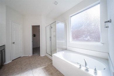 Golf Course Lot.  4 bedrooms 2.5 bath.  Kitchen has granite, SS on Jim Boggs in Texas - for sale on GolfHomes.com, golf home, golf lot