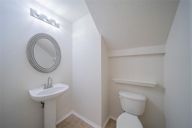 Golf Course Lot.  4 bedrooms 2.5 bath.  Kitchen has granite, SS on Jim Boggs in Texas - for sale on GolfHomes.com, golf home, golf lot