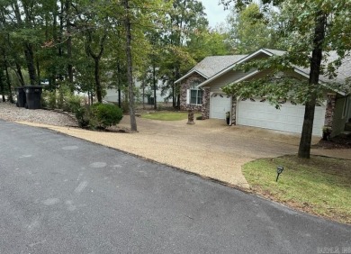 Nicely updated 3 Bedroom, 2.5 Bath Balboa Golf Course Retreat - on Balboa Golf Course in Arkansas - for sale on GolfHomes.com, golf home, golf lot