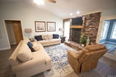 Nicely updated 3 Bedroom, 2.5 Bath Balboa Golf Course Retreat - on Balboa Golf Course in Arkansas - for sale on GolfHomes.com, golf home, golf lot