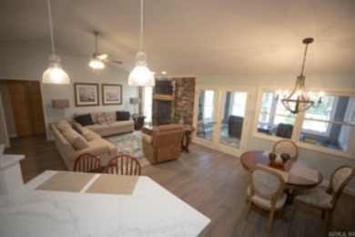 Nicely updated 3 Bedroom, 2.5 Bath Balboa Golf Course Retreat - on Balboa Golf Course in Arkansas - for sale on GolfHomes.com, golf home, golf lot