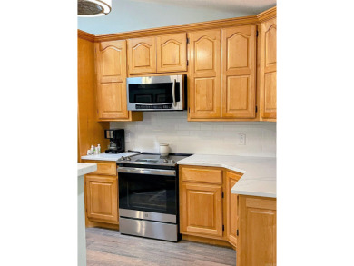 Nicely updated 3 Bedroom, 2.5 Bath Balboa Golf Course Retreat - on Balboa Golf Course in Arkansas - for sale on GolfHomes.com, golf home, golf lot