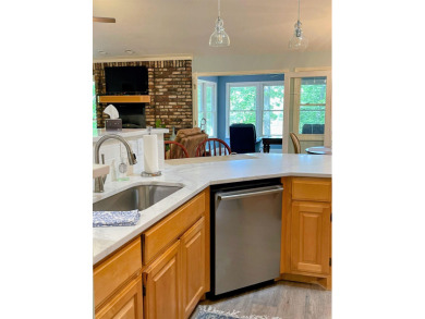 Nicely updated 3 Bedroom, 2.5 Bath Balboa Golf Course Retreat - on Balboa Golf Course in Arkansas - for sale on GolfHomes.com, golf home, golf lot