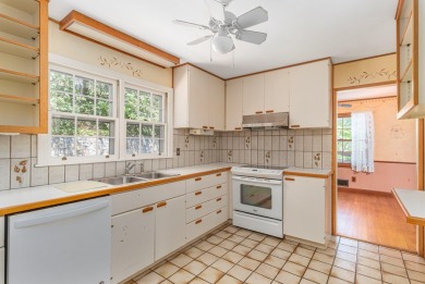 Rare opportunity near Waynesville Country Club! Spacious 4BD/4BA on Waynesville Country Club Inn in North Carolina - for sale on GolfHomes.com, golf home, golf lot