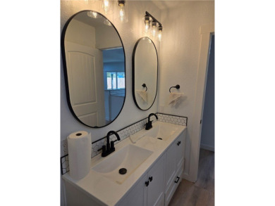 Cute 3/2/2 in the coveted Subdivision of Little Bay Shores! on Rockport Country Club in Texas - for sale on GolfHomes.com, golf home, golf lot