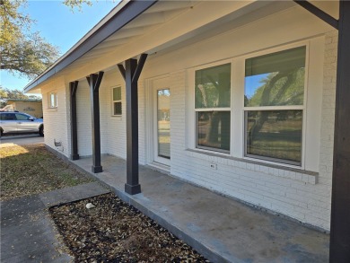 Cute 3/2/2 in the coveted Subdivision of Little Bay Shores! on Rockport Country Club in Texas - for sale on GolfHomes.com, golf home, golf lot