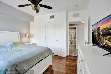 Welcome to this updated condo in Emerald Dunes, West Palm Beach on Emerald Dunes Golf Club in Florida - for sale on GolfHomes.com, golf home, golf lot