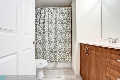 Welcome to this updated condo in Emerald Dunes, West Palm Beach on Emerald Dunes Golf Club in Florida - for sale on GolfHomes.com, golf home, golf lot
