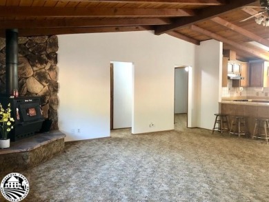 NEW PRICE! This charming single-level home has just been reduced on Pine Mountain Lake Country Club in California - for sale on GolfHomes.com, golf home, golf lot