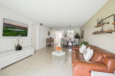 Stunning Panoramic View on the Golf !
This 2 bed / 2 bath on Hollybrook Golf and Tennis Club  in Florida - for sale on GolfHomes.com, golf home, golf lot