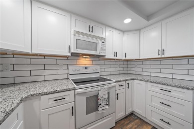 Beautifully Updated Home in Prime Venice Location - Close to on Jacaranda West Country Club in Florida - for sale on GolfHomes.com, golf home, golf lot